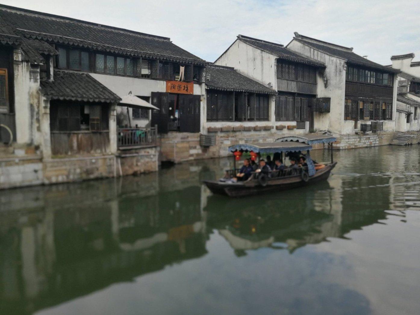我是93单位个人开始交社保但社保显示98年开始那么93—98算交费年限还是视同交？个人正常缴纳了。